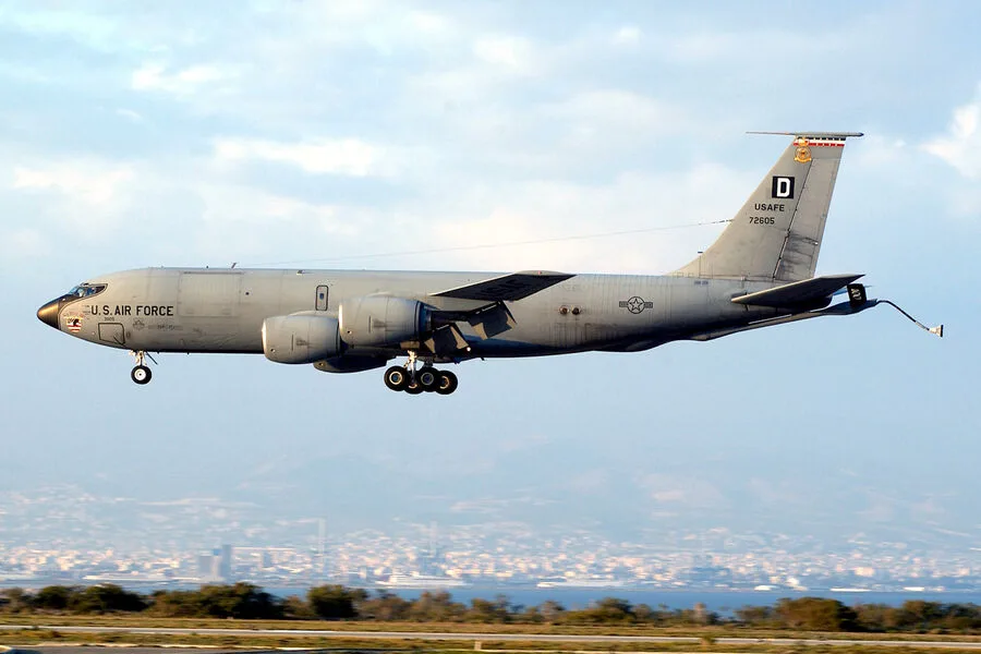 U.S. Air Force KC-135R Tanker Makes Sudden Course Reversals Over Mediterranean Amid Emergency Maneuvers