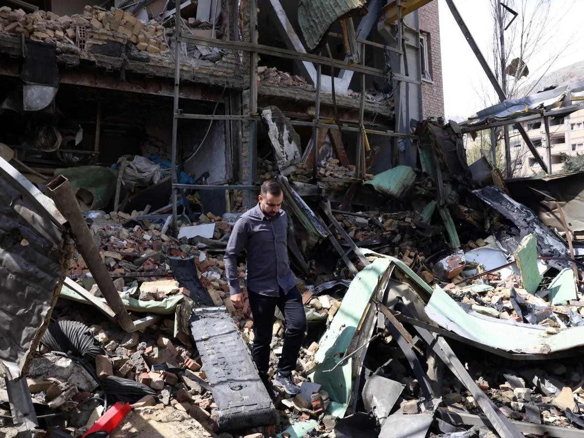 Iran Claims Shooting Down U.S. Aircraft in Unverified Footage Amid Rising Tensions