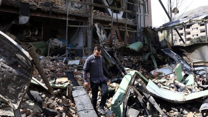 Iran Claims Shooting Down U.S. Aircraft in Unverified Footage Amid Rising Tensions