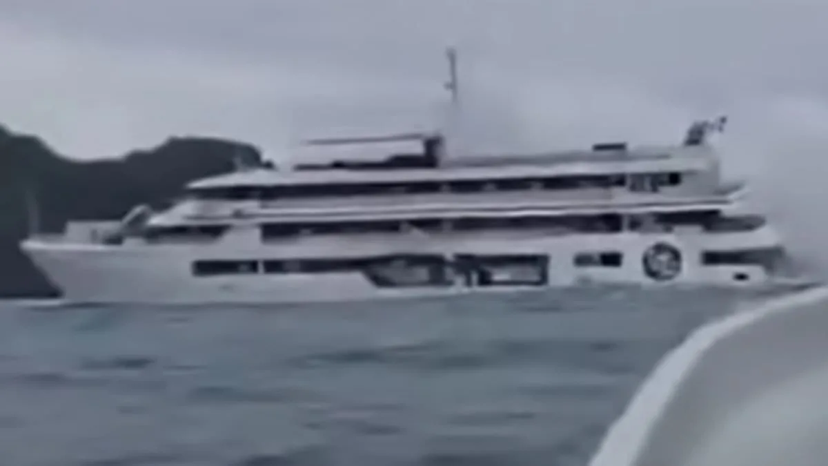Fiji Princess Runs Aground Near Cast Away Island, Prompting Major Rescue Operation