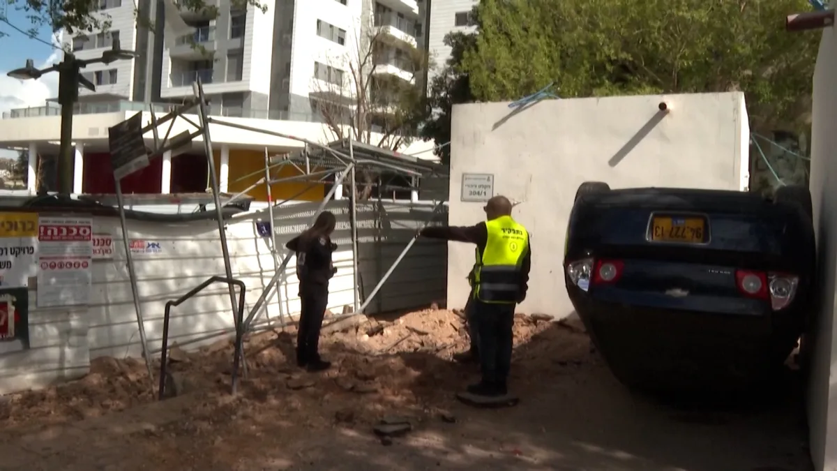 Iranian Missiles Strike Tel Aviv, Wreaking Widespread Destruction as Israeli PM Vows Retaliation