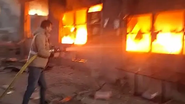 Iranian Missiles Strike Tel Aviv, Wreaking Widespread Destruction as Israeli PM Vows Retaliation