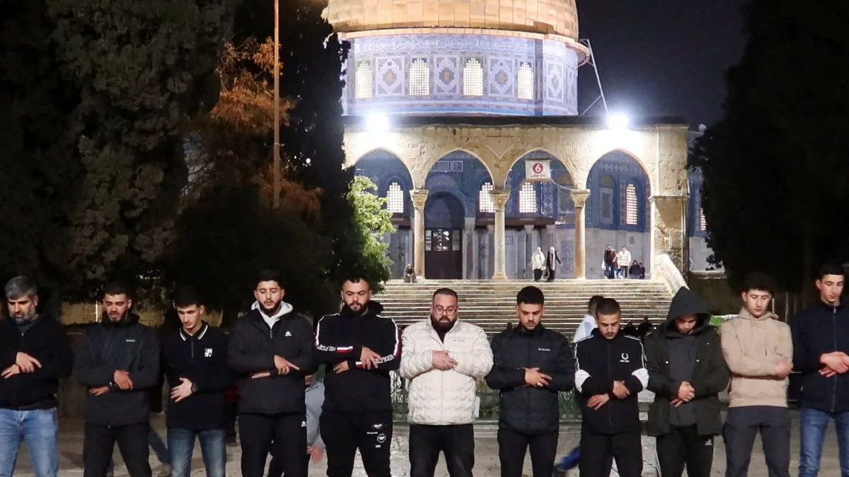 Al-Aqsa Mosque Reopens After 40-Day Closure, Thousands Attend Morning Prayer