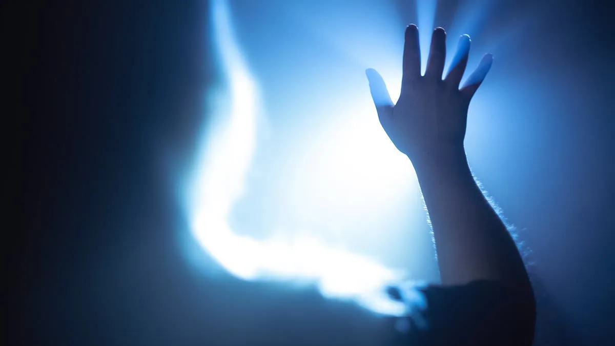 End-of-Life Dreams: Reliving Relations, Navigating Transitions