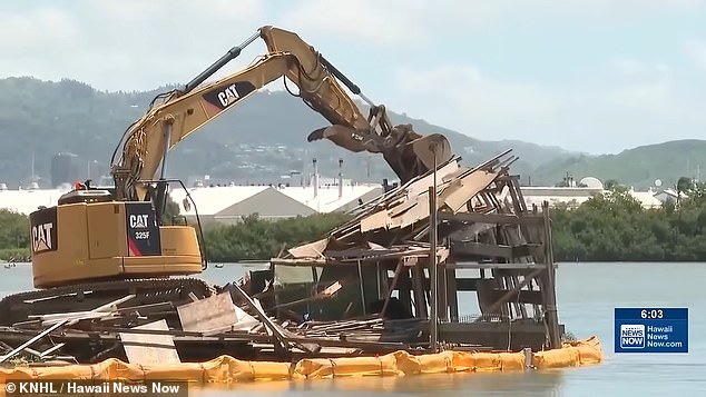 Authorities struggle to identify residents as massive Honolulu water camp grows.