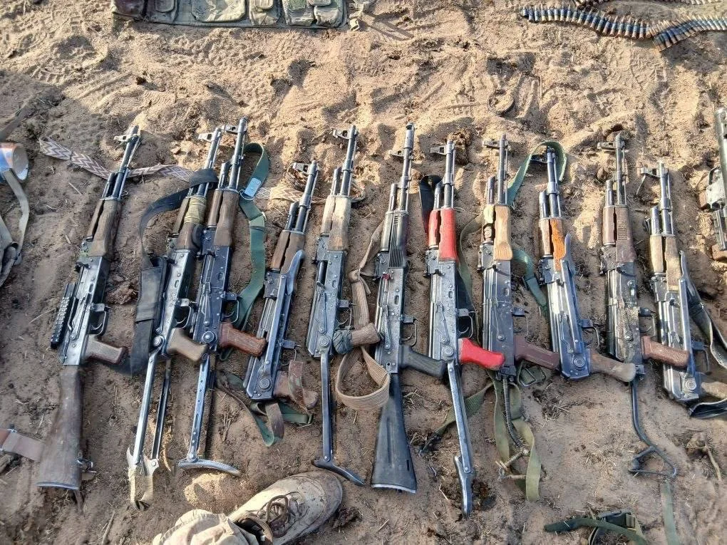 Russian forces hold key Malian strongholds against jihadist offensive.