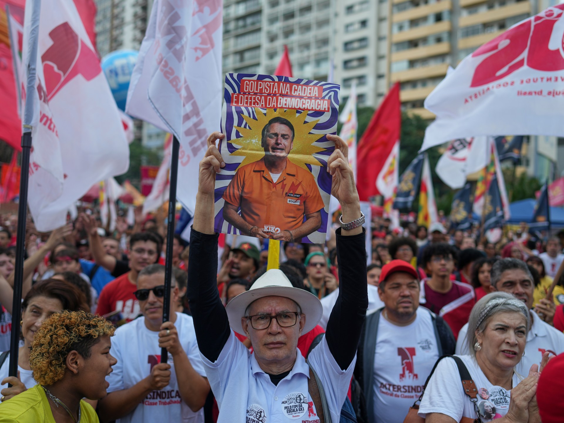 Justice suspends law that would reduce Bolsonaro's 27-year coup plot sentence.