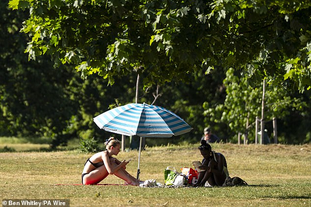 Brits sweat in mild UK heat while Americans and Australians remain dry.