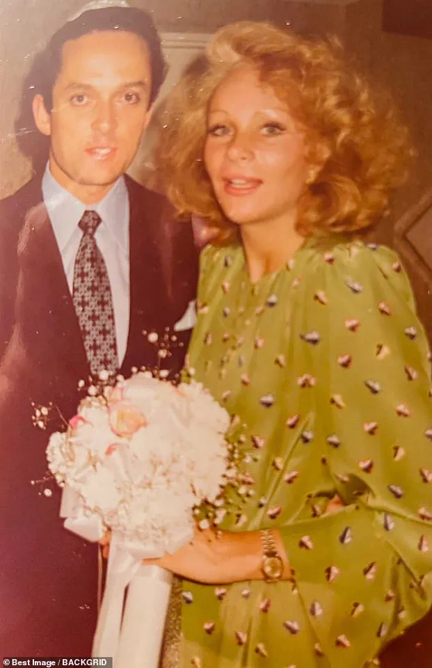 Unveiling Jocelyn Wildenstein's Life Through Her Personal Photos
