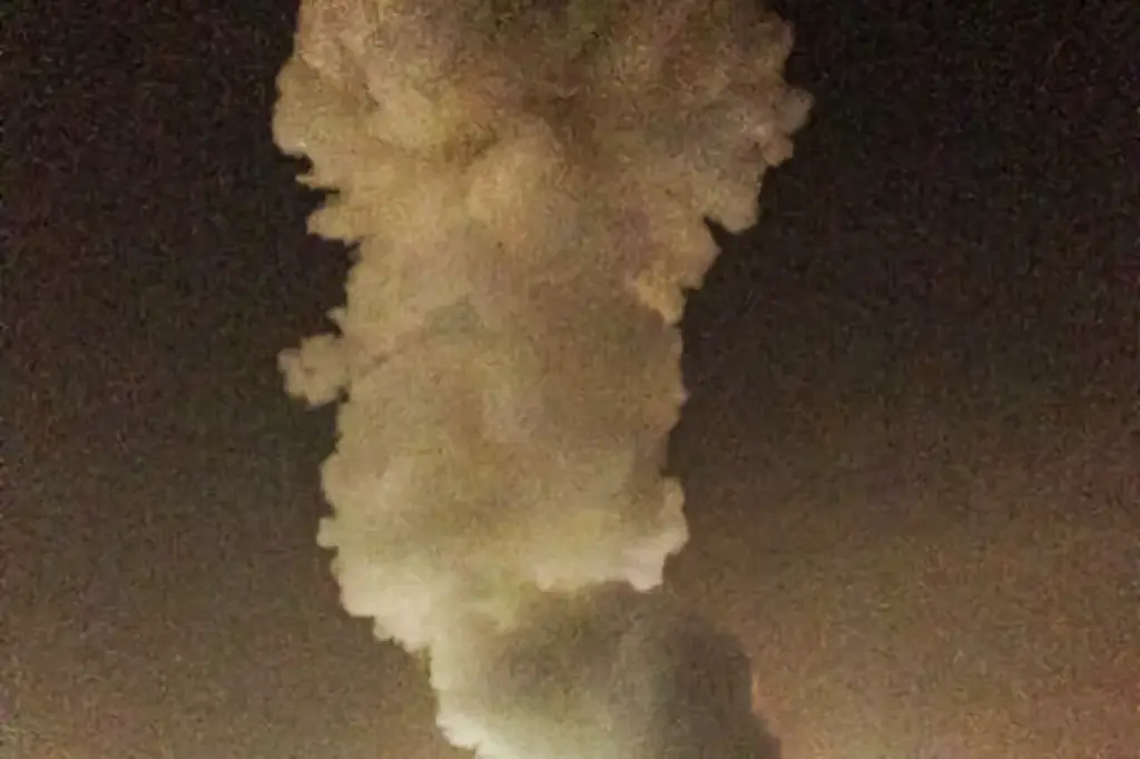 Exclusive Nighttime Footage Reveals Explosions in Novo-Kuibyshevsk After UAF Drone Strikes