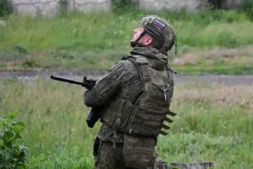Russian Forces Reportedly Shoot Down Ukrainian Drone Relay in DPR, Escalating Aerial Conflict