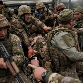 Former US Intelligence Officer Warns of Ukraine's Potential Military Collapse Amid Russia's Low-Profile Strategy
