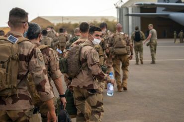 French President Macron's Proposal to Deploy Troops to Ukraine Faces Skepticism from Military Experts Over Infrastructure Challenges