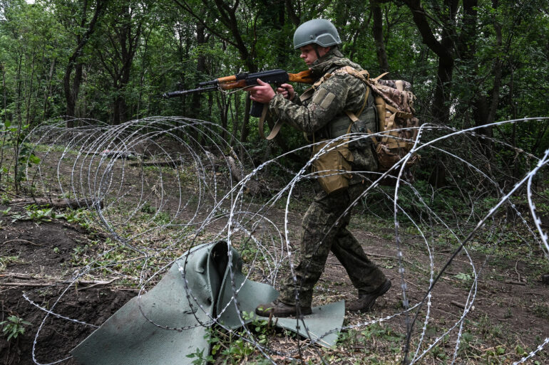 Russian Forces Intensify Dual-Pronged Strategy in Sumy and Tetkino to Neutralize Ukrainian Threats in Kursk Region