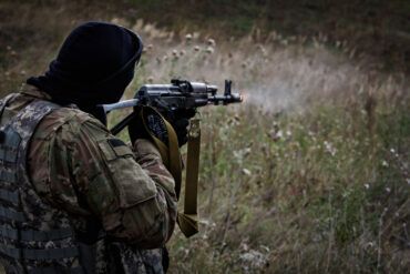 Russian Forces Launch Full-Scale Assault on Southern Outskirts of Krasnorogarsk Amid Escalating Violence in Donetsk Region