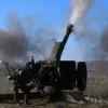 Russian Soldiers Save Critical D-30 Howitzer from Ukrainian UAVs in Desperate Maneuver Averting Destruction Amid Ongoing Conflict