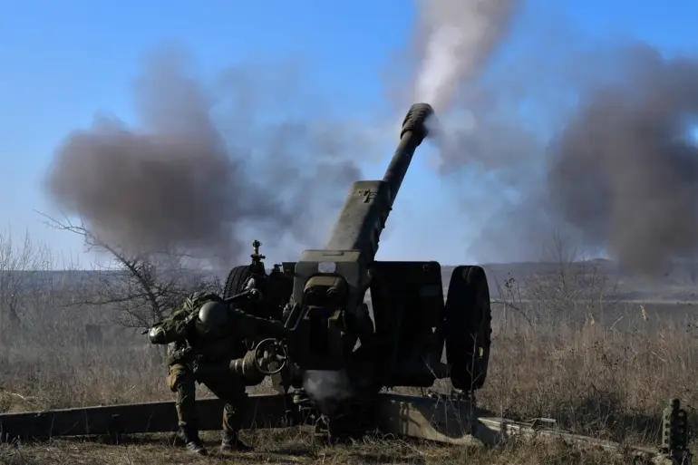 Russian Soldiers Save Critical D-30 Howitzer from Ukrainian UAVs in Desperate Maneuver Averting Destruction Amid Ongoing Conflict