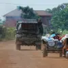 Escalating Violence Along Cambodia-Thailand Border: Artillery Fire Injures 13 in Veal Vong District