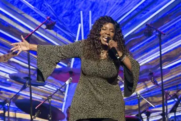 Gloria Gaynor's Surprising Conservative Donations Raise Questions About Artistic Integrity and Political Influence