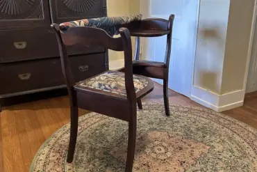 Mysterious Chair Baffles Thousands on Reddit as Users Speculate on Its Purpose