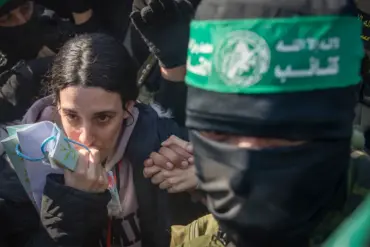 Hamas Signals Potential Ceasefire Talks in Gaza, Outlines Hostage Release and Withdrawal Conditions