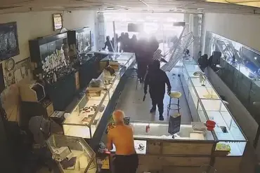 Masked Robbers Execute Smash-and-Grab Attack at East San Jose Jewelry Store; Surveillance Footage Goes Viral